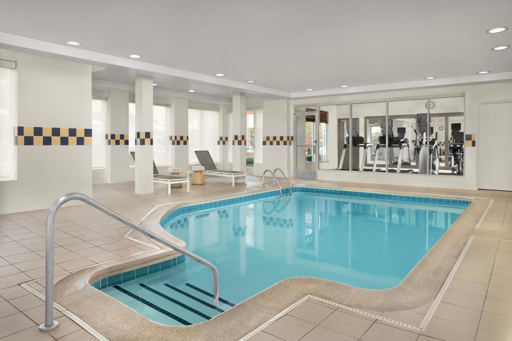 Hilton Garden Inn Hoffman Estates Exteriör bild